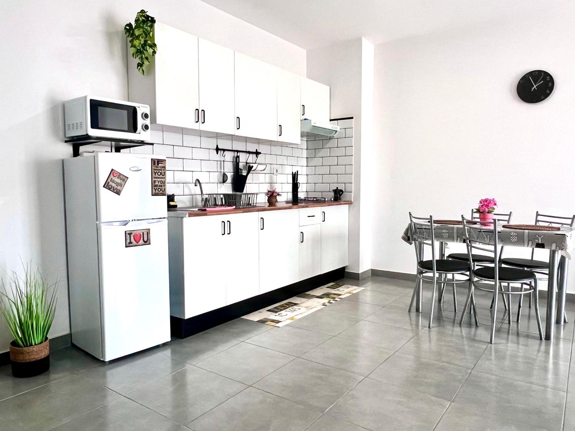 Animos! Apartments - 10 Modern Apartments Near The City & Beach, Perfect For Nomads, Travellers, Families, Watersports! Santa Maria Kültér fotó